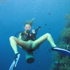 nude underwater 15