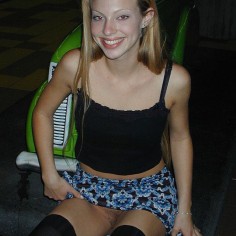 upskirt flasher pussy 017