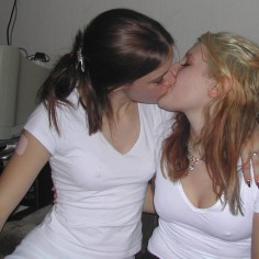 Kissing girls  